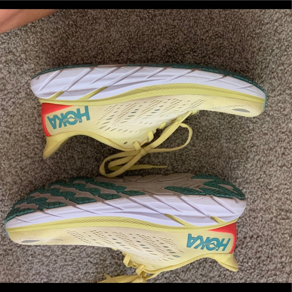 Hoka One One Clifton 8
